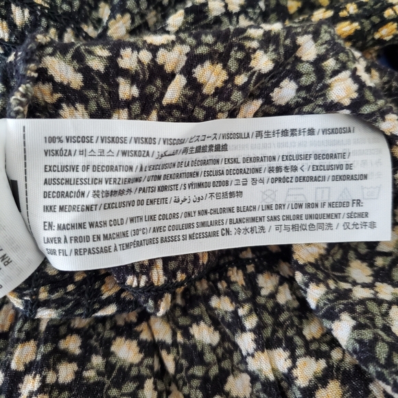 HOLLISTER Sz S Ditsy Floral Smocked LS Crop Top Elastic Neck Ruffle Hem Boho - Picture 9 of 13